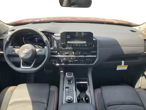 New 2025 Nissan Pathfinder Platinum image 11