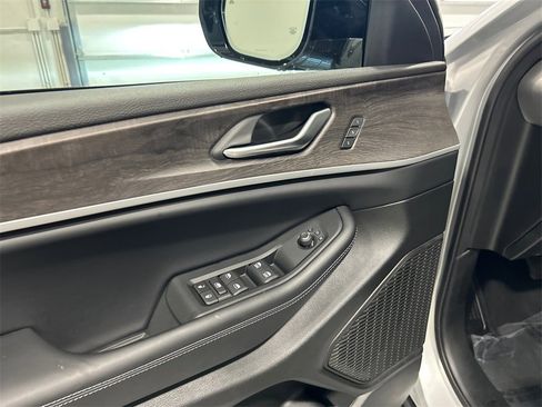 New 2025 Jeep Grand Cherokee Limited w/ Luxury Tech Group II image 14