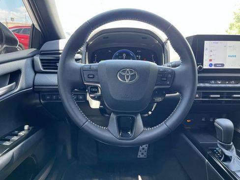 Used 2025 Toyota Camry SE FWD image 13