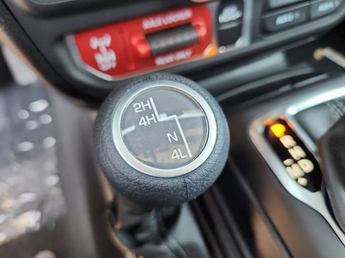 New 2025 Jeep Gladiator Willys image 32