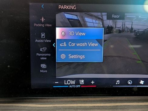 Used 2025 BMW X7 xDrive40i w/ Parking Assistance Package AWD/4WD image 24