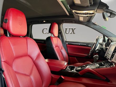 Used 2018 Porsche Cayenne Platinum Edition w/ Premium Package image 14