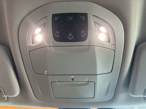 Used 2020 Chrysler Pacifica Touring w/ Cold Weather Group FWD image 21