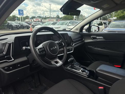 Used 2024 Kia Sportage LX AWD/4WD image 14