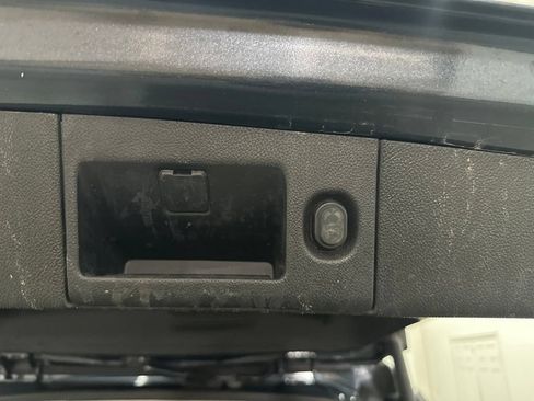 Used 2019 GMC Yukon SLT w/ Graphite Performance Edition RWD image 18