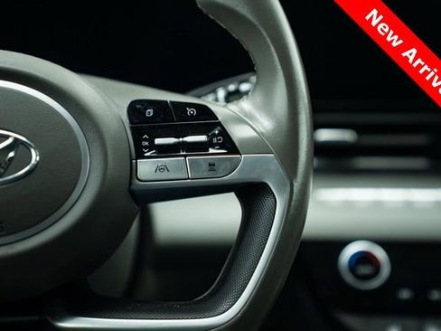 Used 2023 Hyundai Elantra SEL w/ Convenience Package image 17