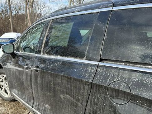 Used 2022 Chrysler Pacifica Limited image 31