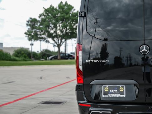 Used 2022 Mercedes-Benz Sprinter 2500 image 13