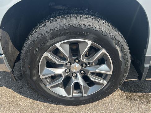 Used 2024 Chevrolet Silverado 1500 LT AWD/4WD image 9