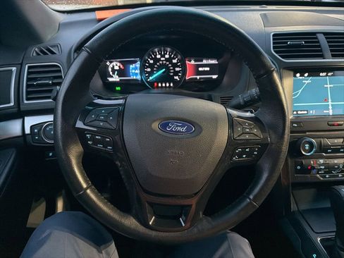 Used 2017 Ford Explorer XLT w/ Equipment Group 202A image 11