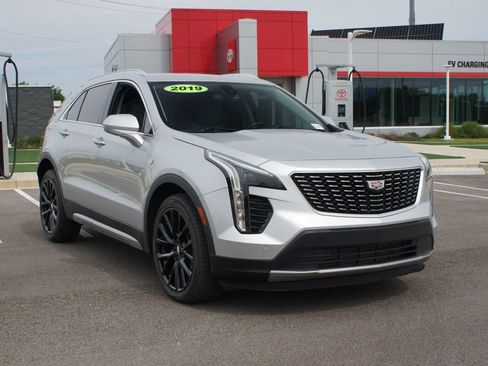 Used 2019 Cadillac XT4 Premium Luxury w/ Cold Weather Package FWD image 2