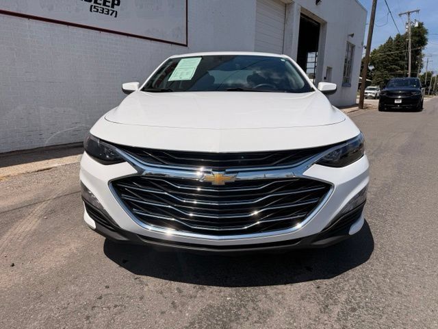 Used 2024 Chevrolet Malibu LT FWD image 2
