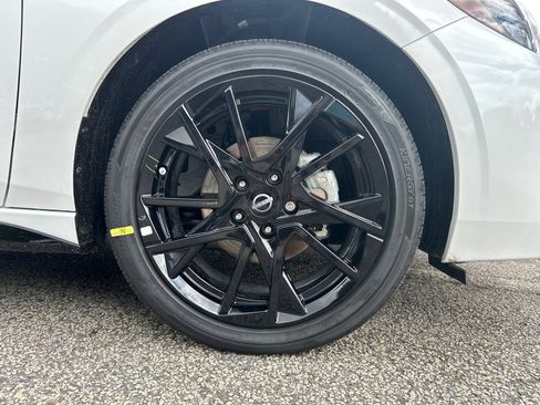 New 2025 Nissan Sentra SR w/ Midnight Edition image 12