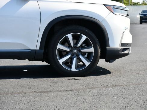 Used 2025 Honda Pilot Touring image 9