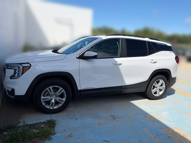 Certified 2024 GMC Terrain SLE w/ Driver Convenience Package AWD/4WD image 1