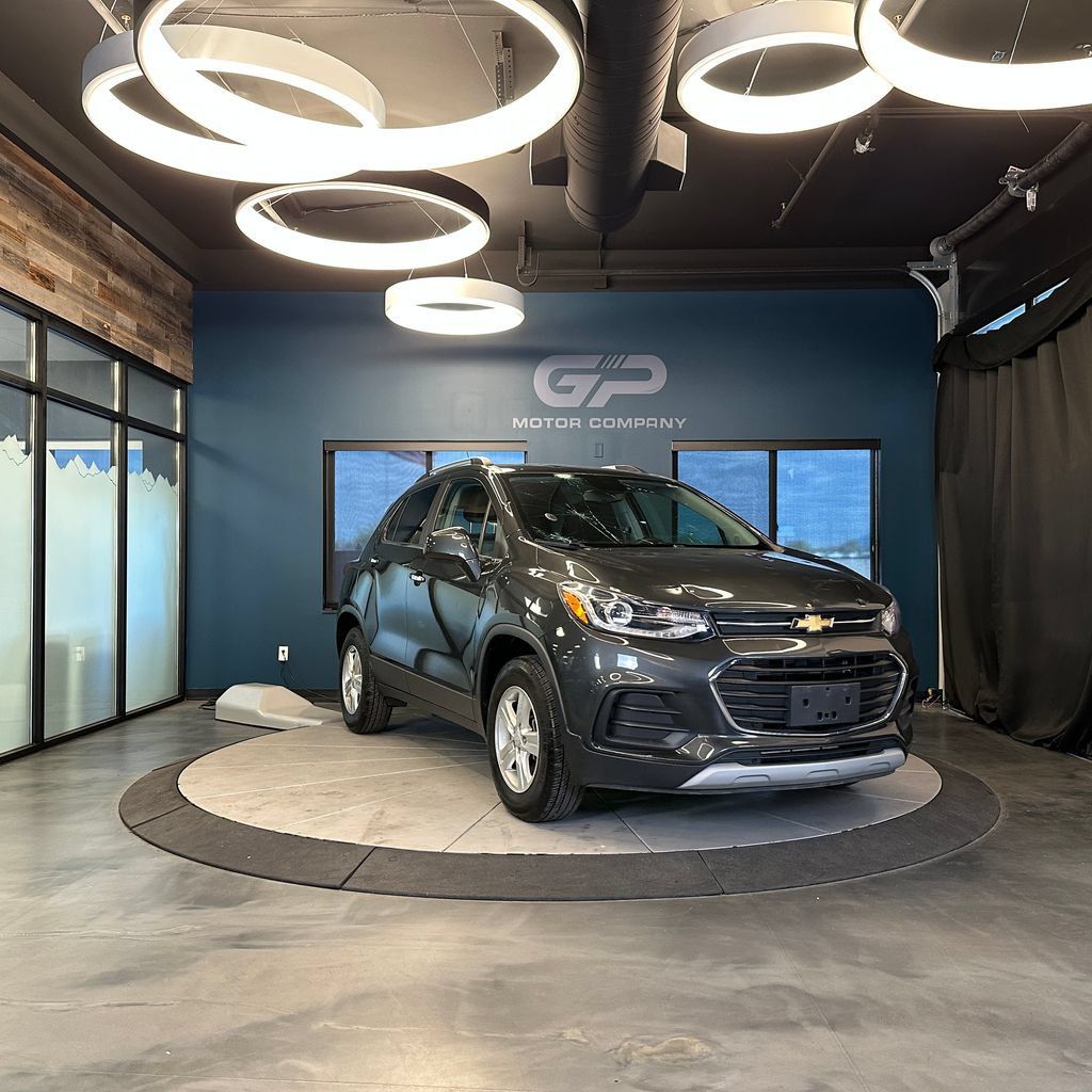 Used 2018 Chevrolet Trax LT w/ Driver Confidence Package AWD/4WD image 1