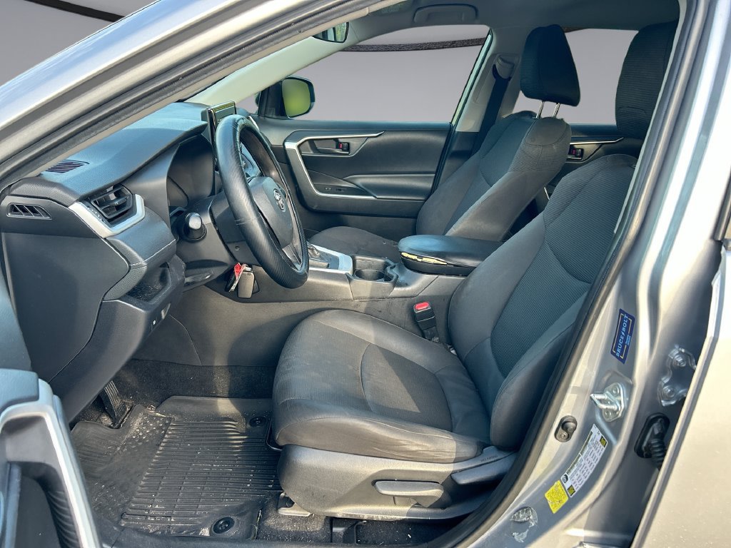 Used 2021 Toyota RAV4 LE FWD image 11