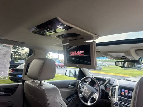 Used 2017 GMC Yukon SLT w/ Premium Edition RWD image 17