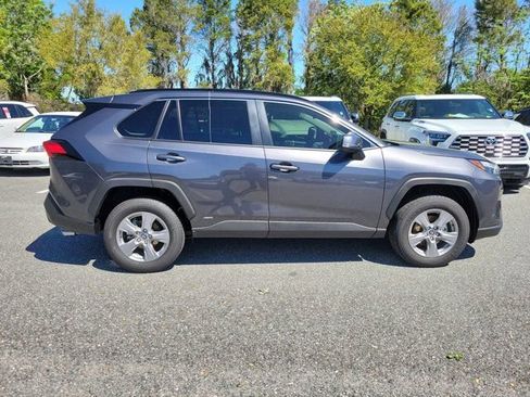 Used 2025 Toyota RAV4 XLE image 9