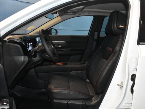 New 2026 Nissan Kicks SR w/ SR Premium Package AWD/4WD image 5