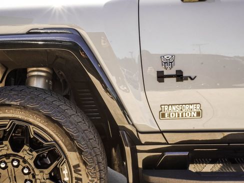 Used 2025 GMC Hummer EV 2X w/ LPO, Cargo Utility Package AWD/4WD image 9