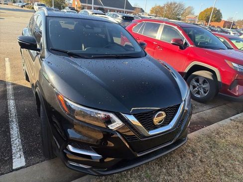 Used 2022 Nissan Rogue Sport SL w/ Premium Package image 3