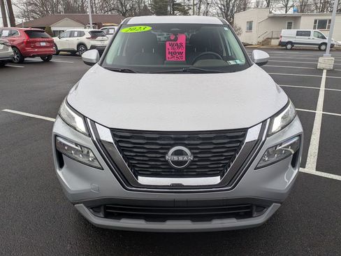 Used 2023 Nissan Rogue SV image 2