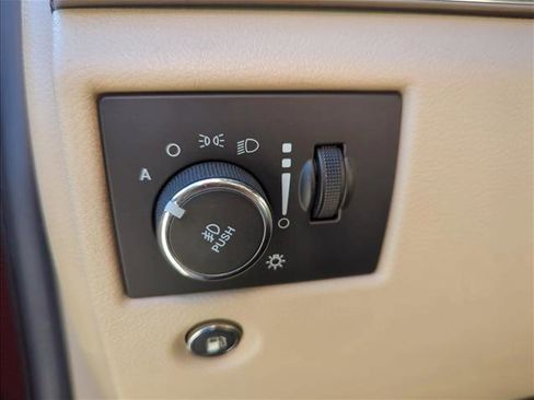 Used 2014 Jeep Grand Cherokee Limited w/ Luxury Group II image 28