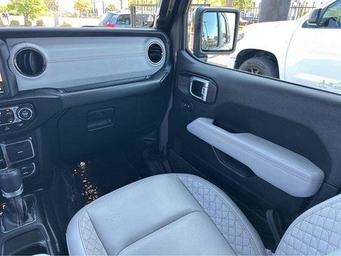 Used 2022 Jeep Wrangler Unlimited Sahara image 18