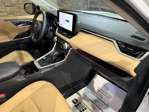 Used 2025 Toyota RAV4 Limited w/ Advanced Technology Package image 31