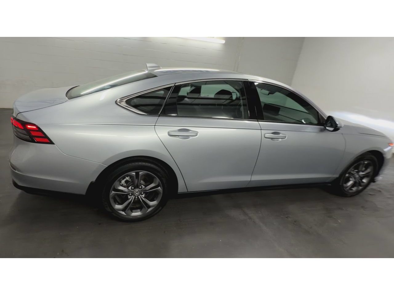 Used 2025 Honda Accord EX-L image 9