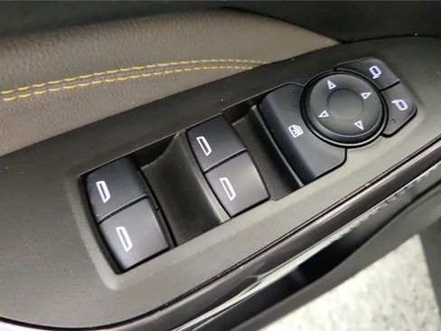 Used 2025 Chevrolet Trax ACTIV w/ Sunroof Package image 32