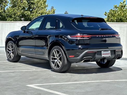 Certified 2026 Porsche Macan AWD/4WD image 3