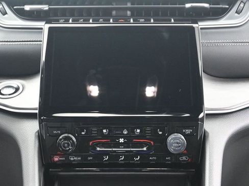 New 2025 Jeep Grand Cherokee Limited w/ Luxury Tech Group II AWD/4WD image 26