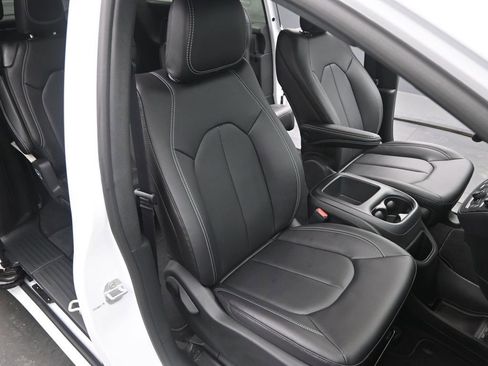 New 2026 Chrysler Voyager LX image 19