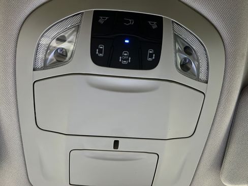 Used 2023 Chrysler Pacifica Touring-L FWD image 34