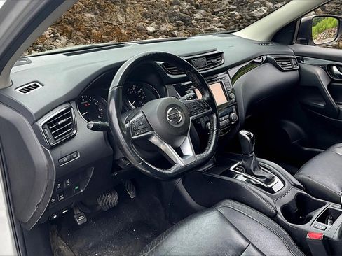 Used 2017 Nissan Rogue Sport SL w/ SL Premium Package image 8