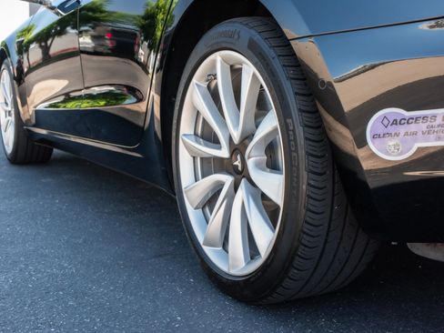 Used 2018 Tesla Model 3 Long Range image 31