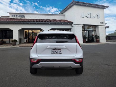 Used 2025 Kia Niro EX FWD image 7