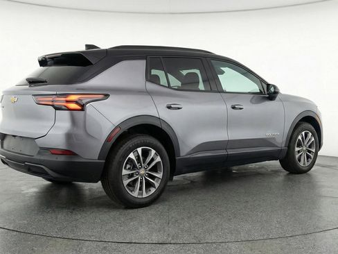 Used 2025 Chevrolet Equinox LT FWD image 9