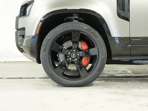 Used 2025 Land Rover Defender 110 X image 40