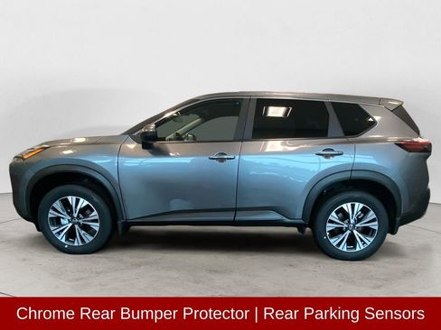 Used 2023 Nissan Rogue SV image 2