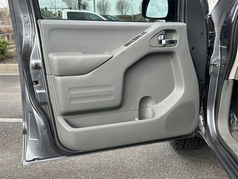 Used 2019 Nissan Frontier SV image 11