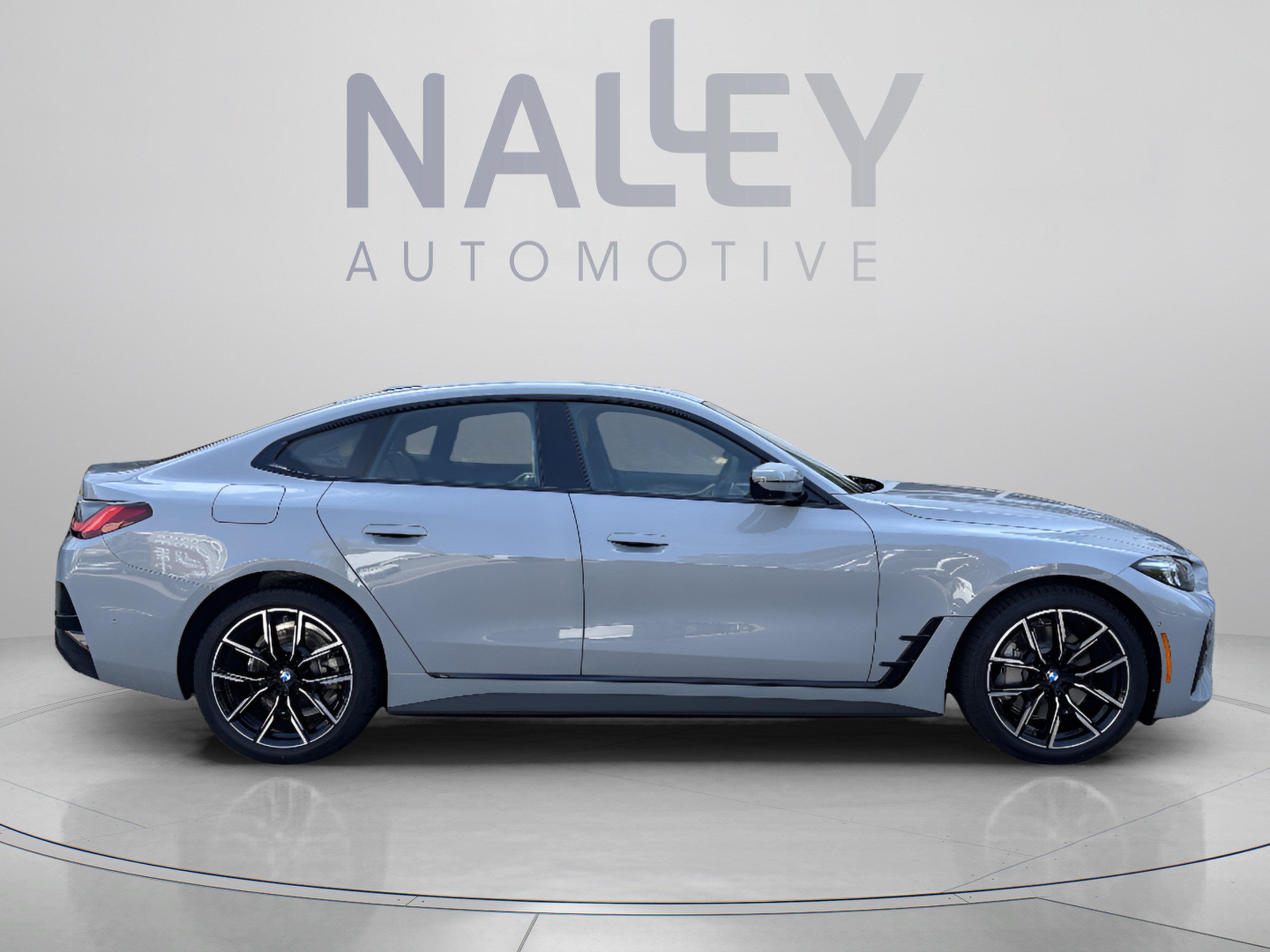 Used 2026 BMW i4 xDrive40i w/ M Sport Package AWD/4WD image 4