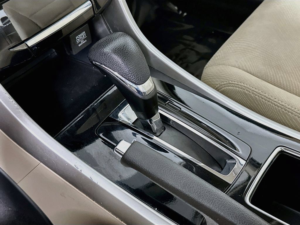 Used 2016 Honda Accord EX image 19