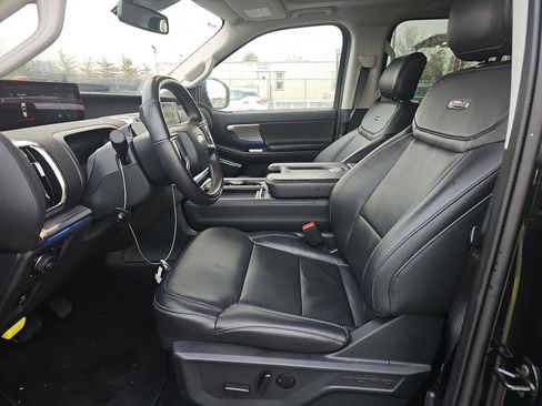 Used 2025 Ford Expedition Max Platinum image 13