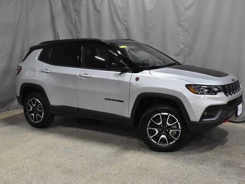 New 2025 Jeep Compass Trailhawk w/ Sun & Sound Group image 4
