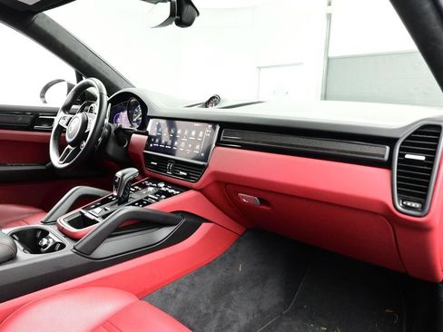Certified 2023 Porsche Cayenne Turbo GT AWD/4WD image 19