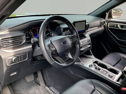 Used 2020 Ford Explorer XLT w/ Equipment Group 202A image 11