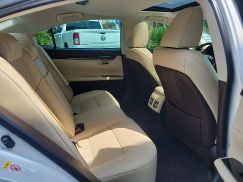 Used 2017 Lexus ES 350 w/ Luxury Package FWD image 29